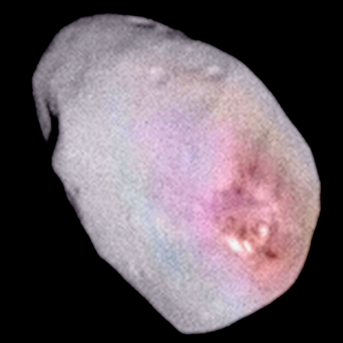 Nix v nejvyšším rozlišení (330 m/pixel) na obrázku ze sondy New Horizons při průletu 14. července 2015.