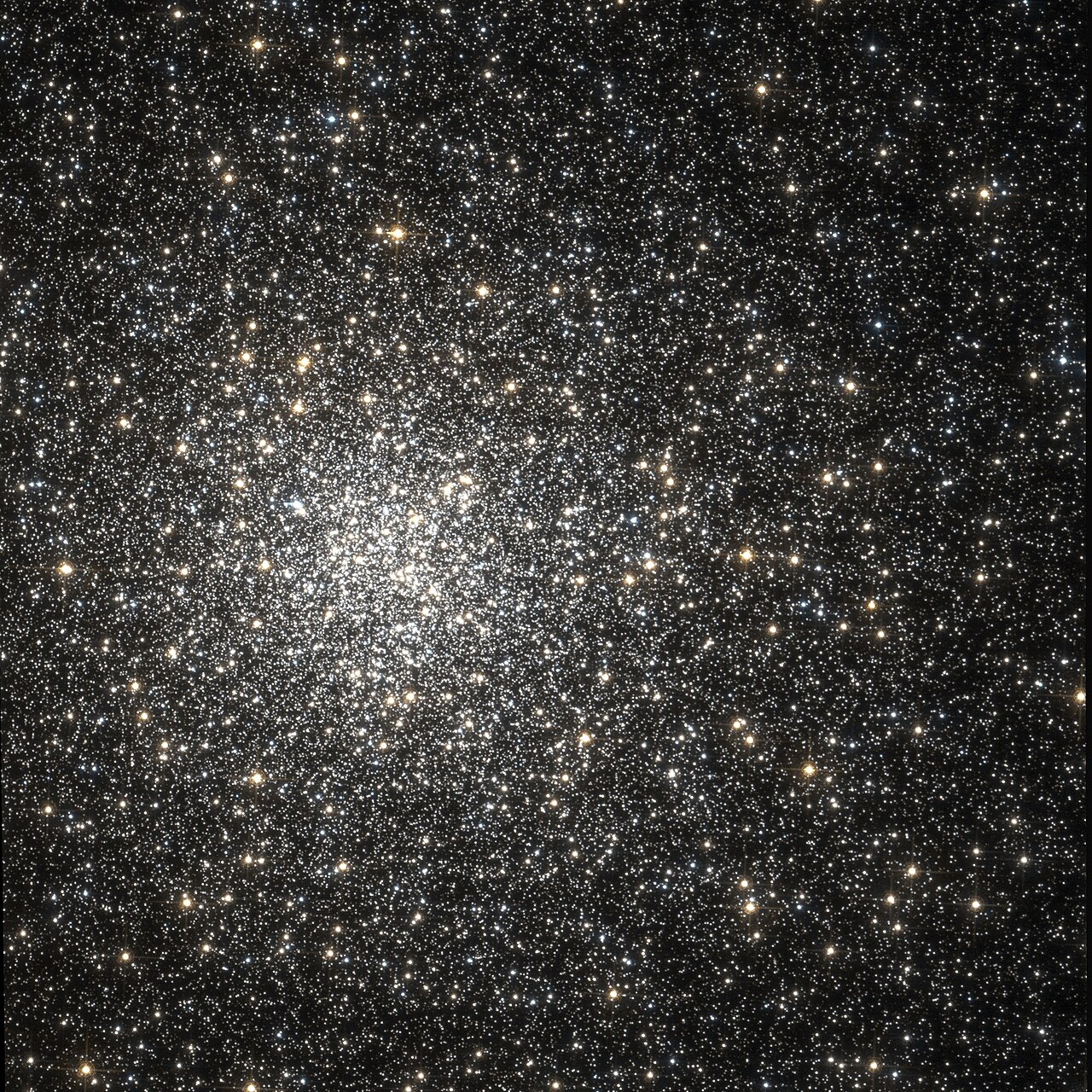 M62 na snímku z Hubbleova vesmírného dalekohledu