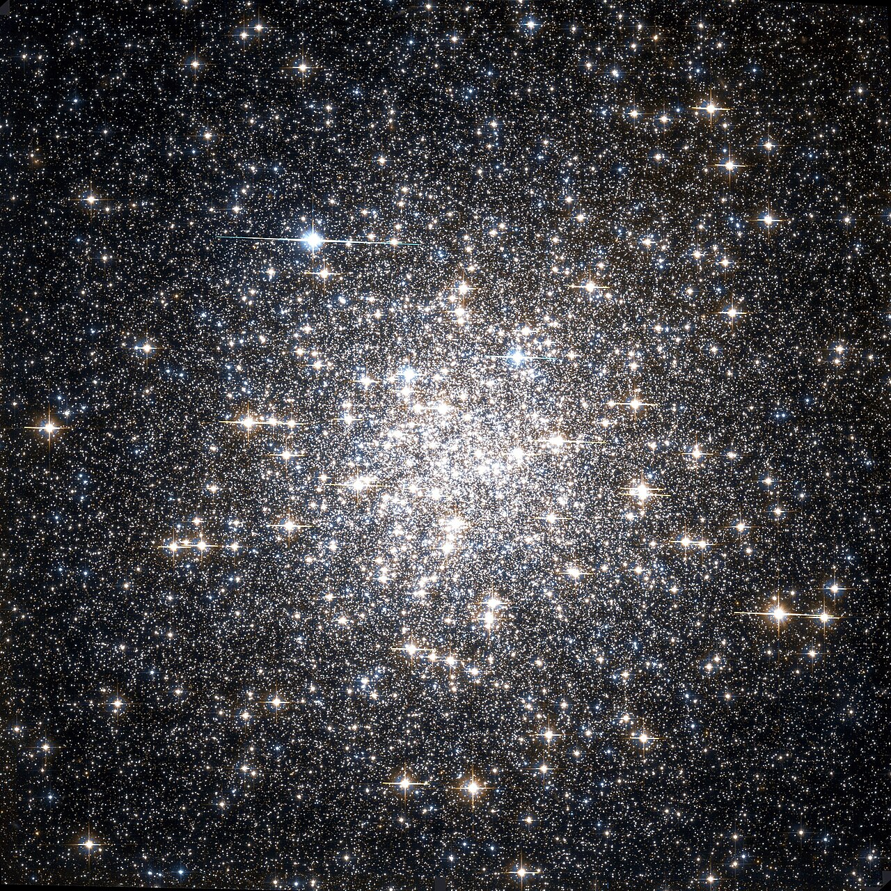 NGC 5986 na snímku z Hubbleova vesmírného dalekohledu