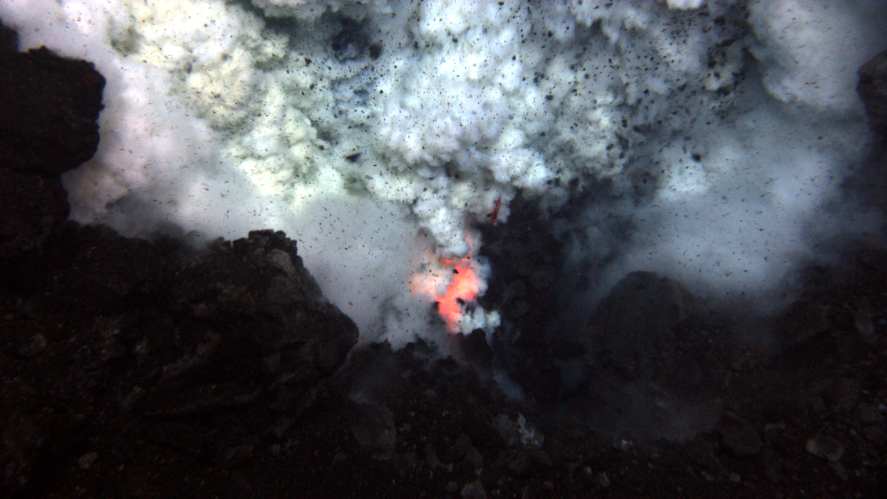 Erupce sopky West Mata