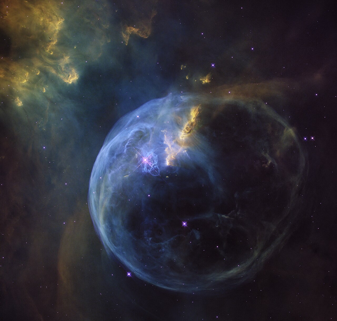 Snímek NGC 7635 z HST (Autor: NASA)