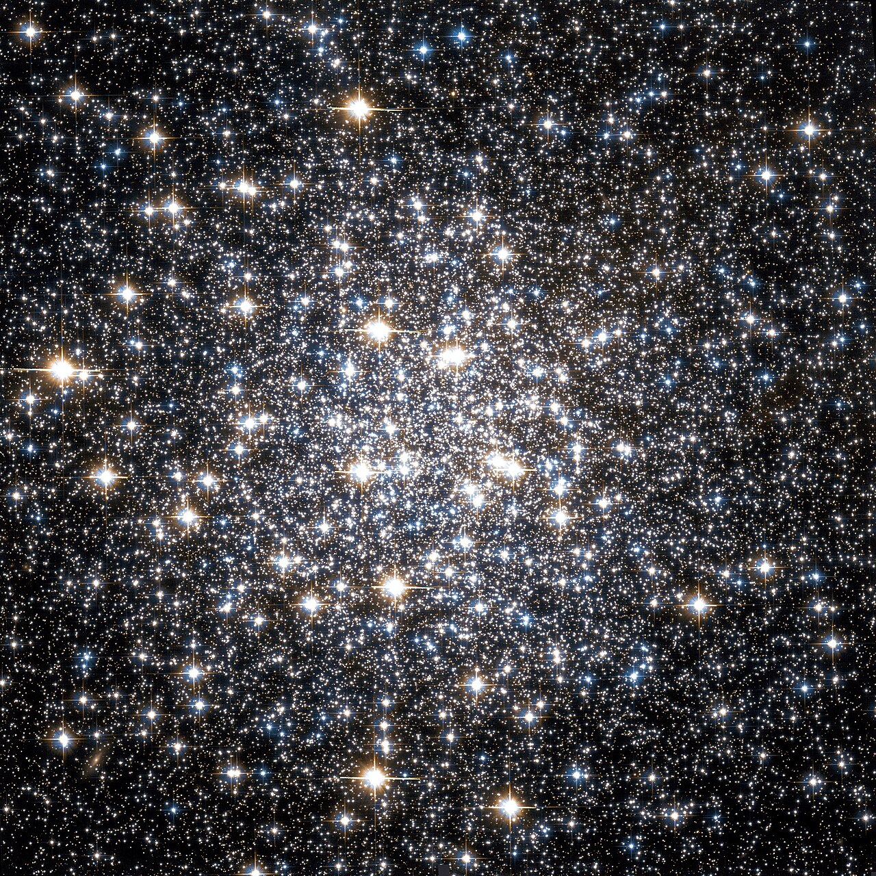 Kulová hvězdokupa Messier 10 na snímku z Hubbleova vesmírného dalekohledu
