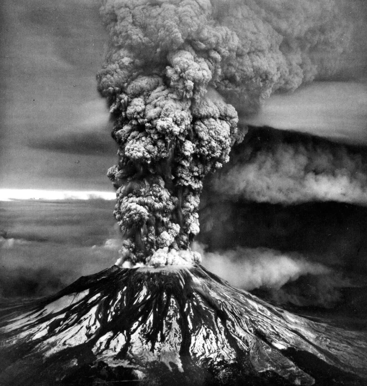 Erupční sloupec Mount St. Helens (1980)