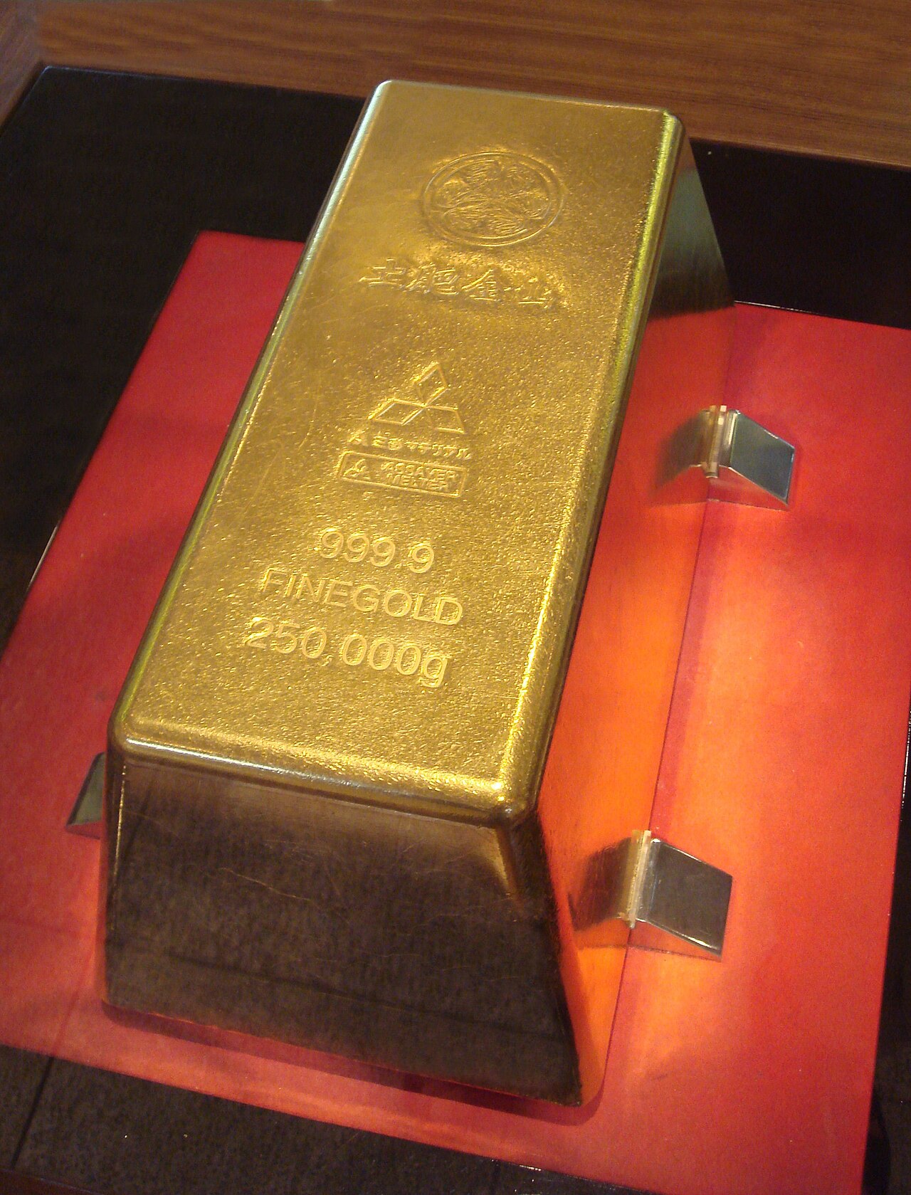 250kg zlatý ingot, Toi Mine, Japonsko