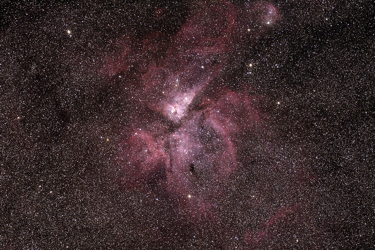 Emisní mlhovina Carina na snímku z amatérského astronomického dalekohledu.